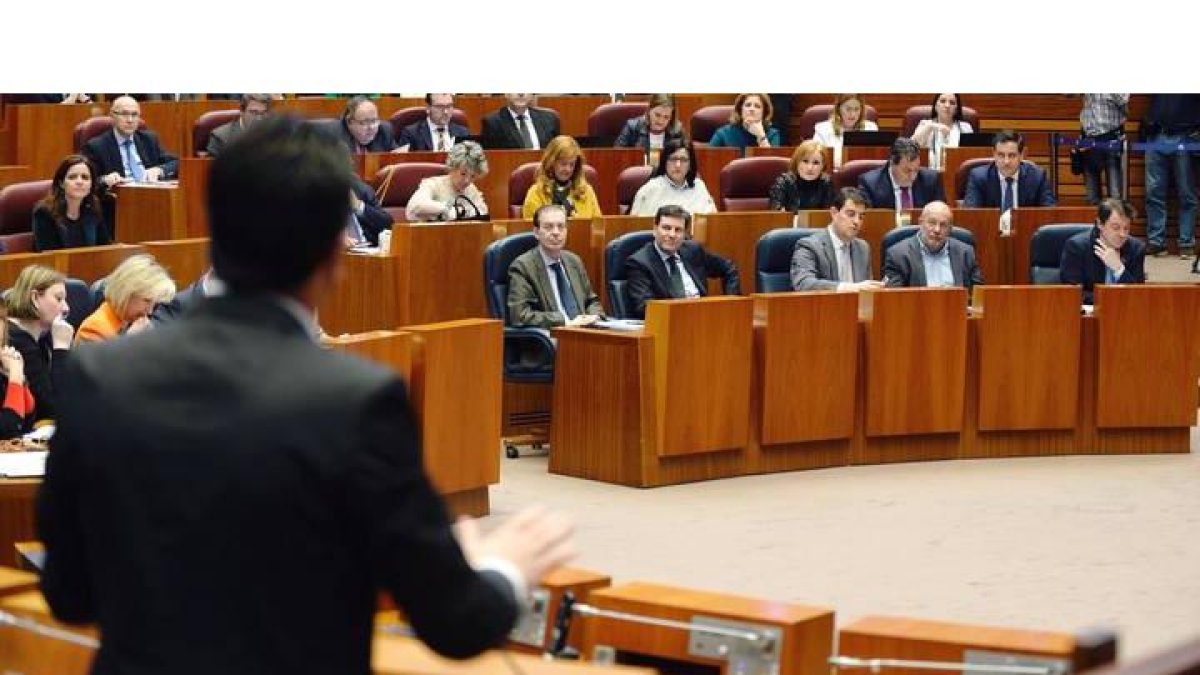 Sesión plenaria celebrada este martes en el parlamento autonómico. NACHO GALLEGO