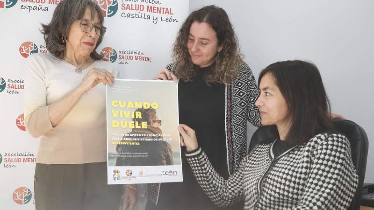 Laura de la Torre Fernández,
presidenta de Asociación Salud
Mental León, Beatriz Fernández
Belzuz, coordinadora de
Programas y Autonomía
Personal, y Rosa Conde Roldán,
gerente. RAMIRO