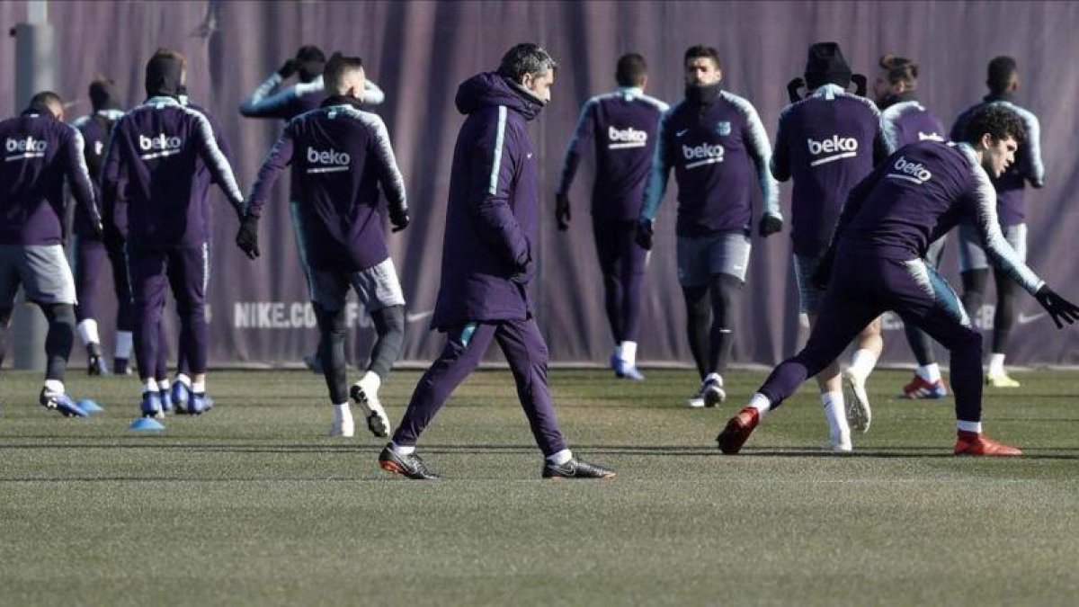 Ernesto Valverde dirige a sus hombres en el último entrenamiento antes del partido de Getafe.