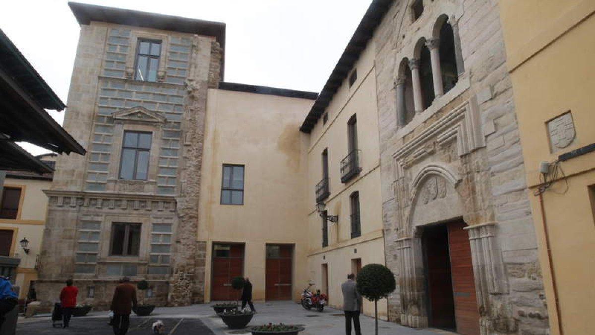 El Palacio del Conde Luna, Centro de la Historia del Reino.