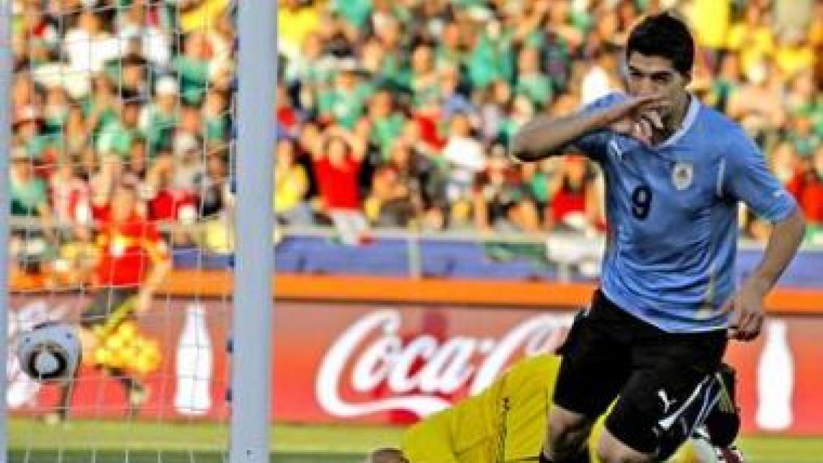 El uruguayo Luis Suárez celebra su gol frente a México.