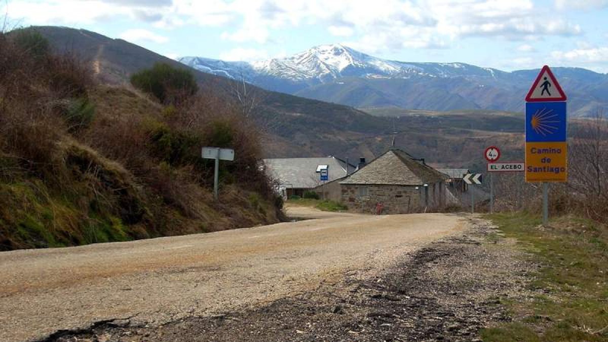 Estado de la carretera Astorga-Molina al entrar en El Acebo.