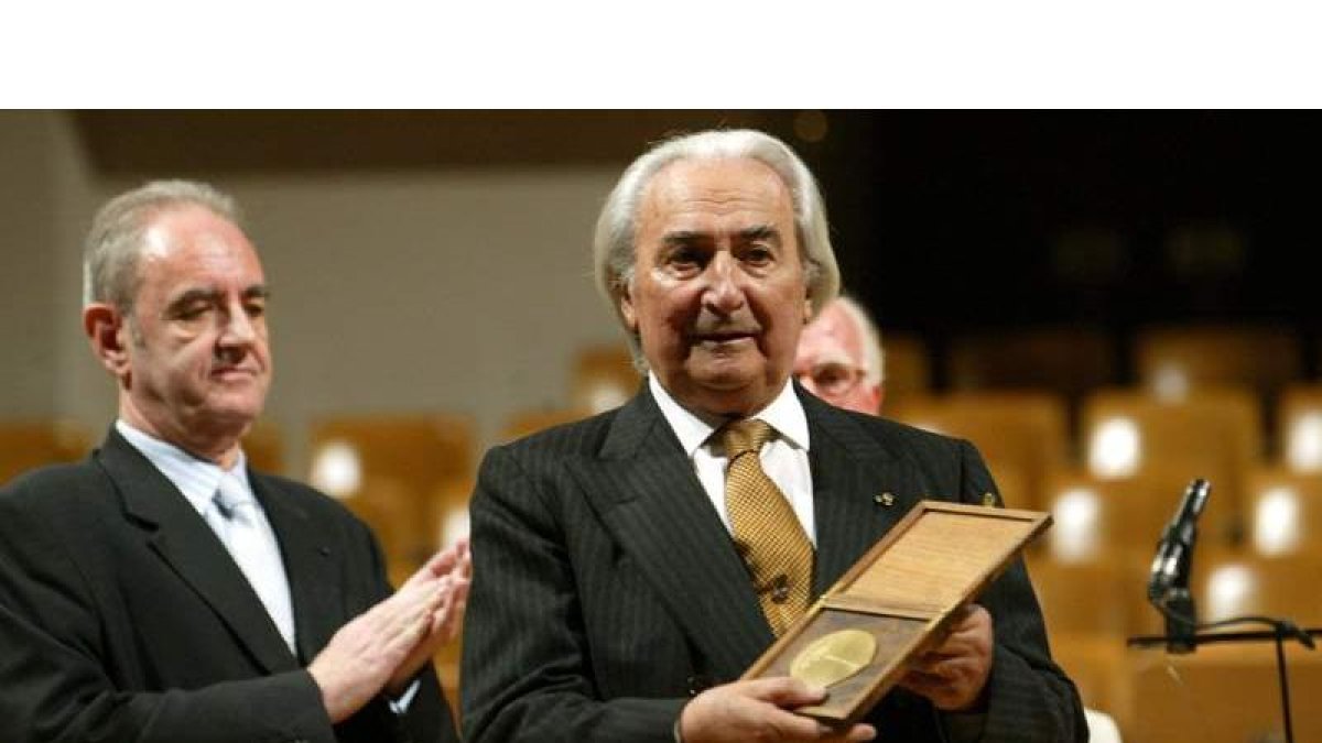 Odón Alonso cuando recibió la Medalla de Oro de la Sgae en el Auditorio Nacional. BENITO ORDÓÑEZ