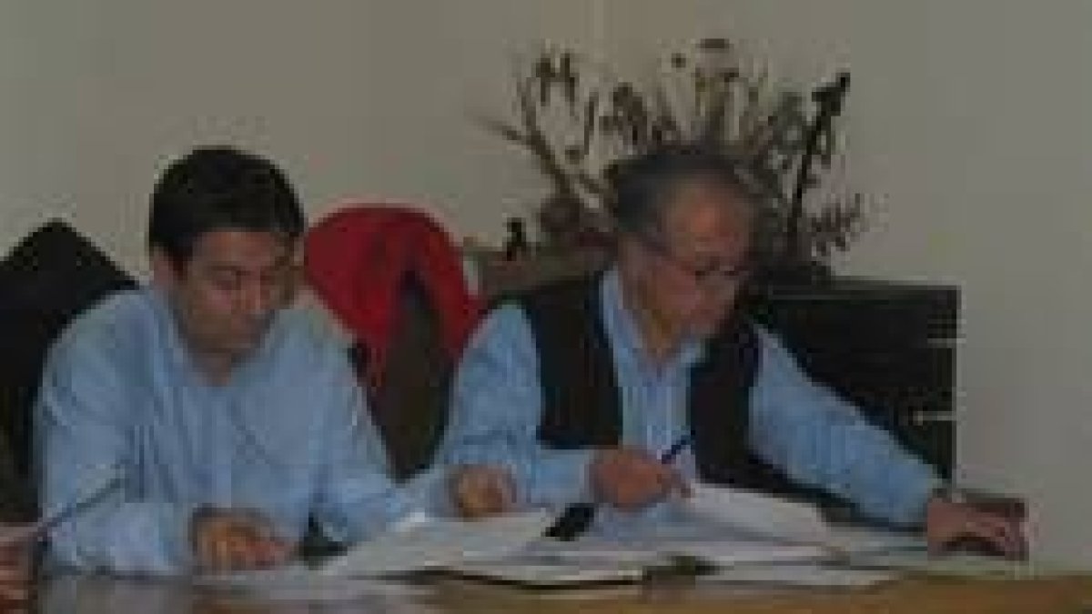 Luis Mariano Santos y José María Díez, concejales de la UPL en el Ayuntamiento de Cistierna