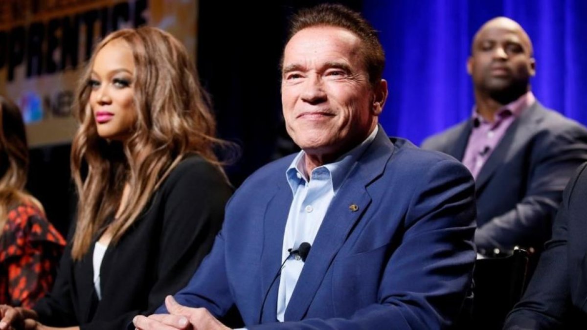 Arnold Schwarzenegger, junto a Tyra Banks, en la presentación del programa  'The Celebrity Apprentice'.