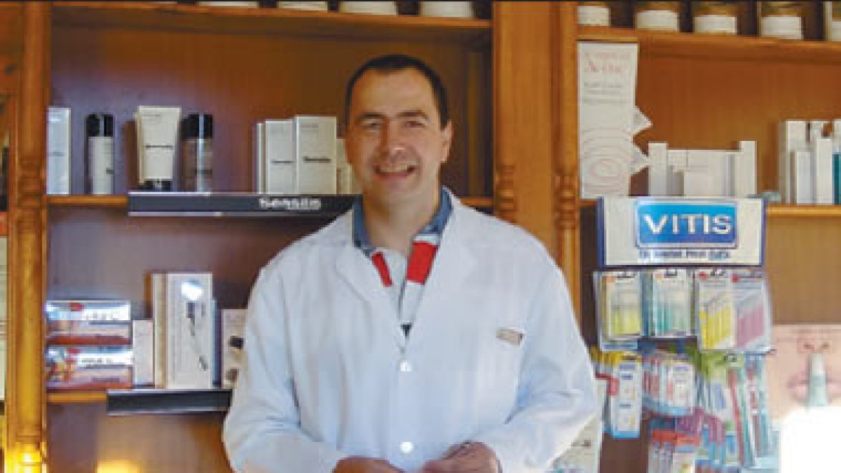 Fernando Álvarez, uno de los dos farmacéuticos de Boñar.