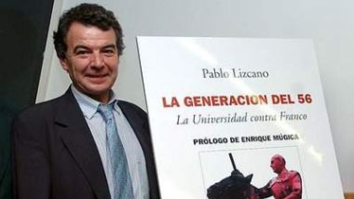 Pablo Lizcano en la presentación de un libro suyo en el 2006