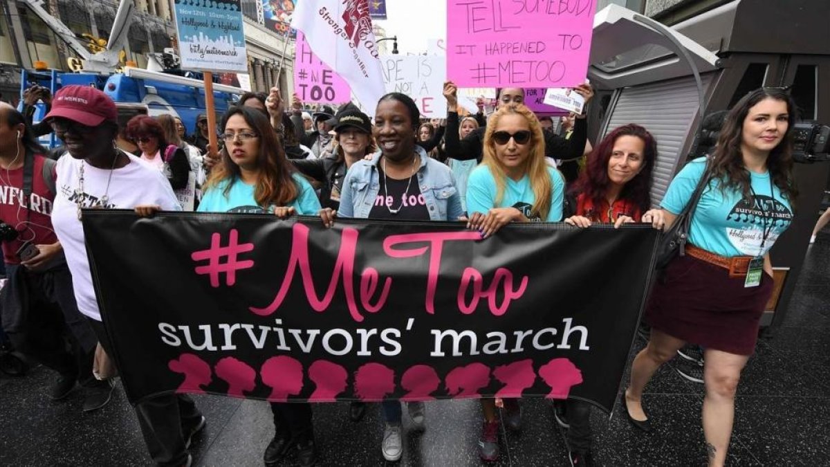 Mujeres supervivientes de abuso y acoso sexual se manifiestan en Hollywood, California, en una protesta del movimiento #MeToo /