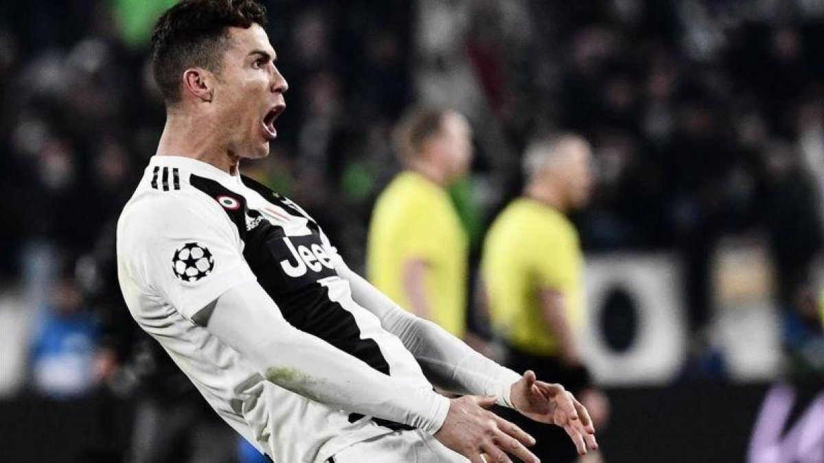 Cristiano Ronaldo celebra la clasificación de la Juventus ante el Atlético.