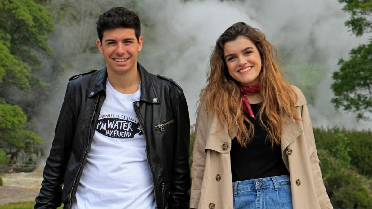 Alfred y Amaia, durante la grabación de la postal de presentación para Eurovisión, en las Azores.