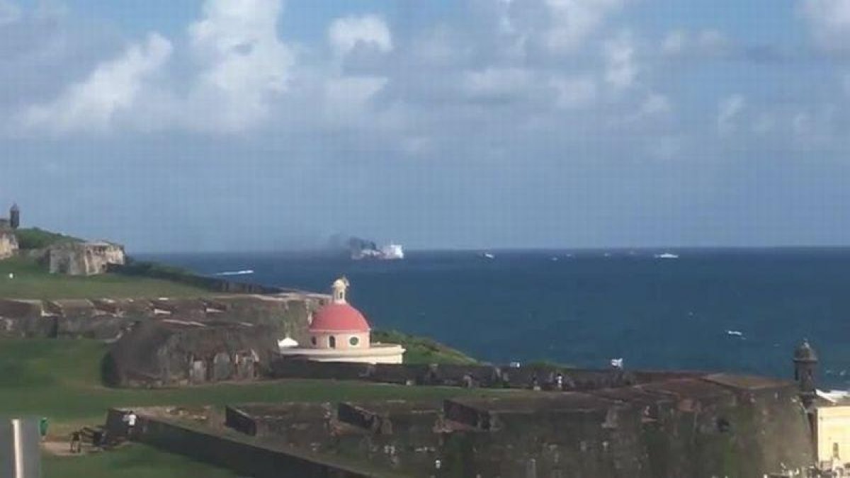 Incendio en un crucero frente a las costas de Puerto Rico.