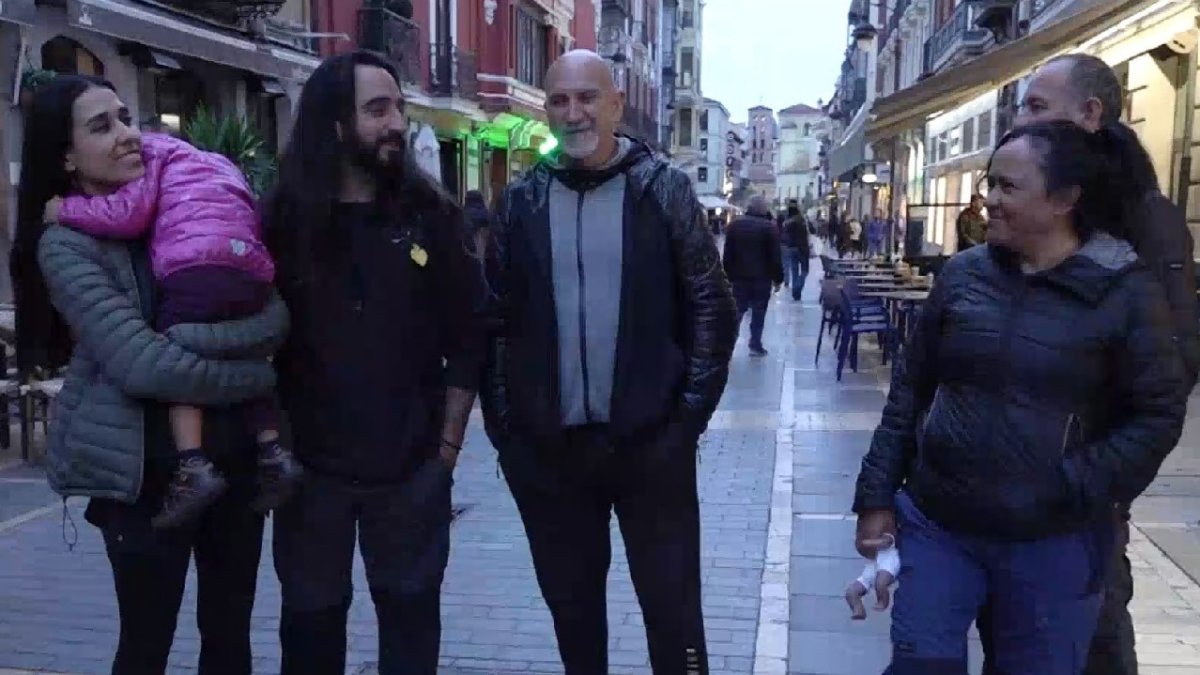 La familia de youtubers haciendo el Camino de Santiago. VAGABOOM