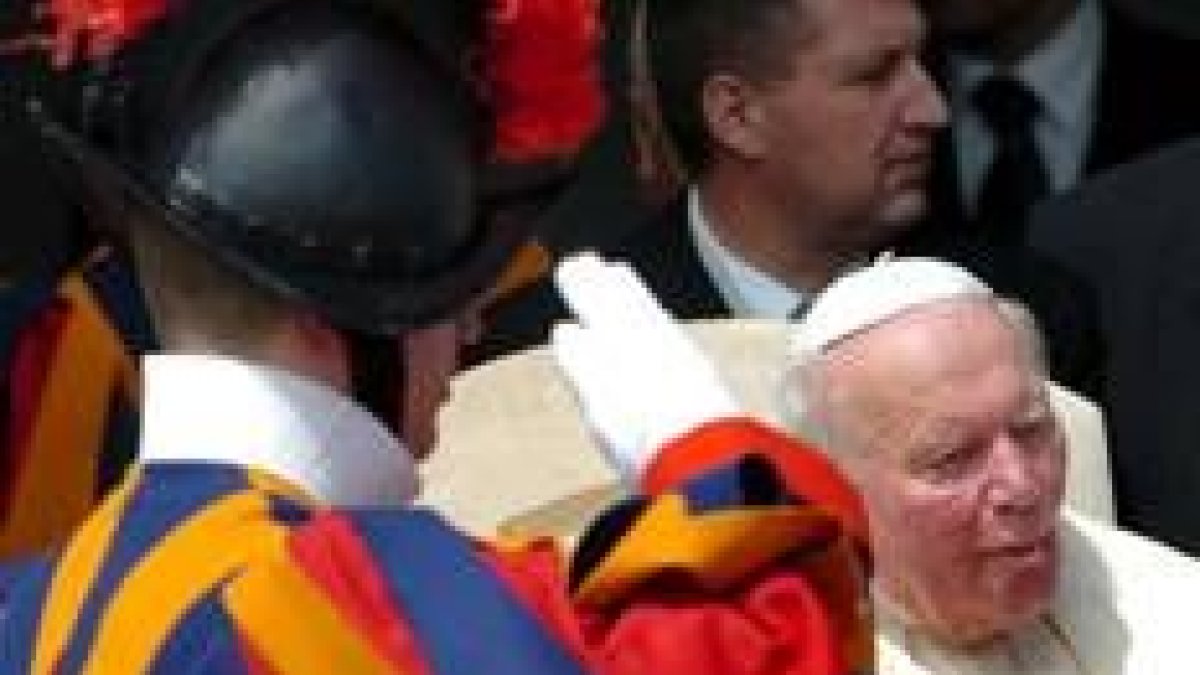El Papa, en su primer día de visita a la capital del país helvético