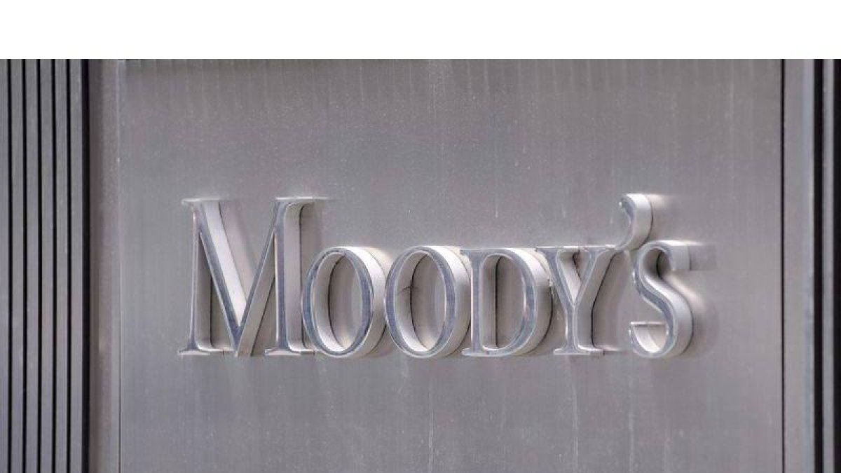 Logo de la agencia de calificación Moody's en su sede de Nueva York.