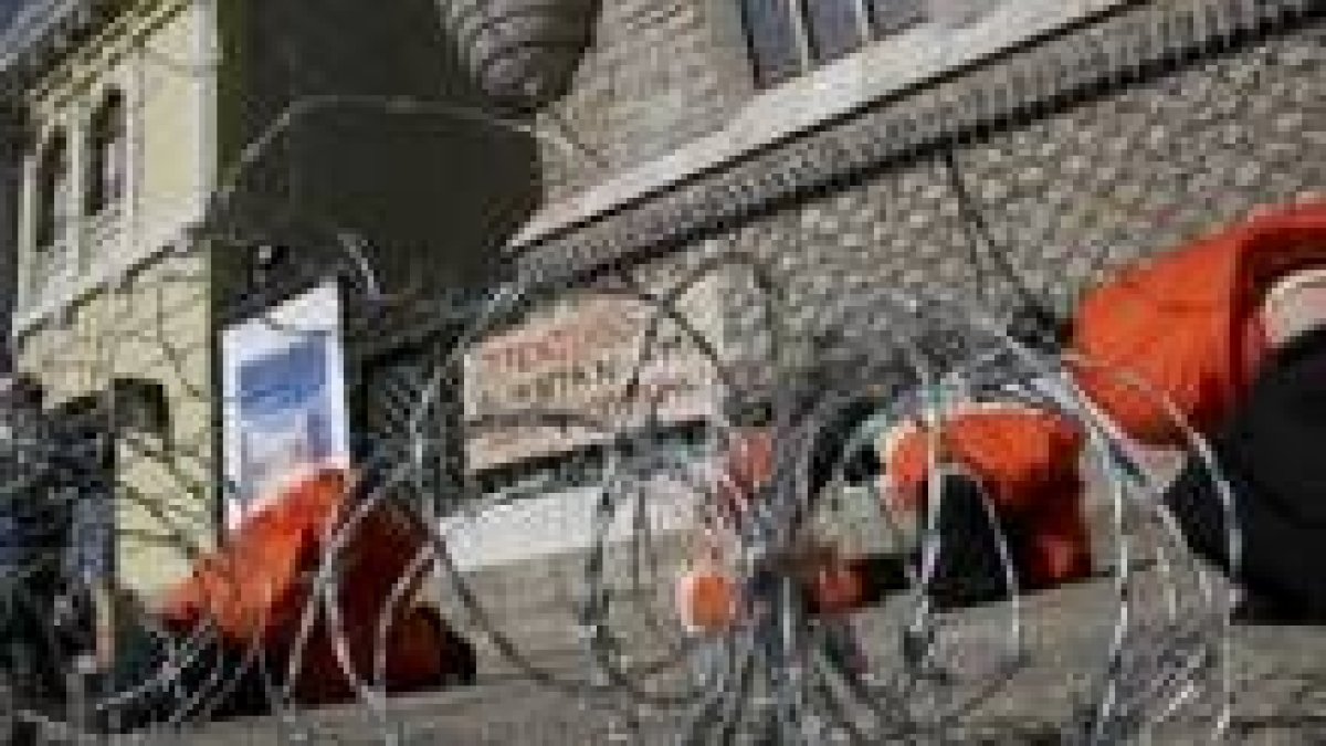 Durante la mañana se sucedieron numerosas alegorías sobre la tortura de presos en Guantánamo