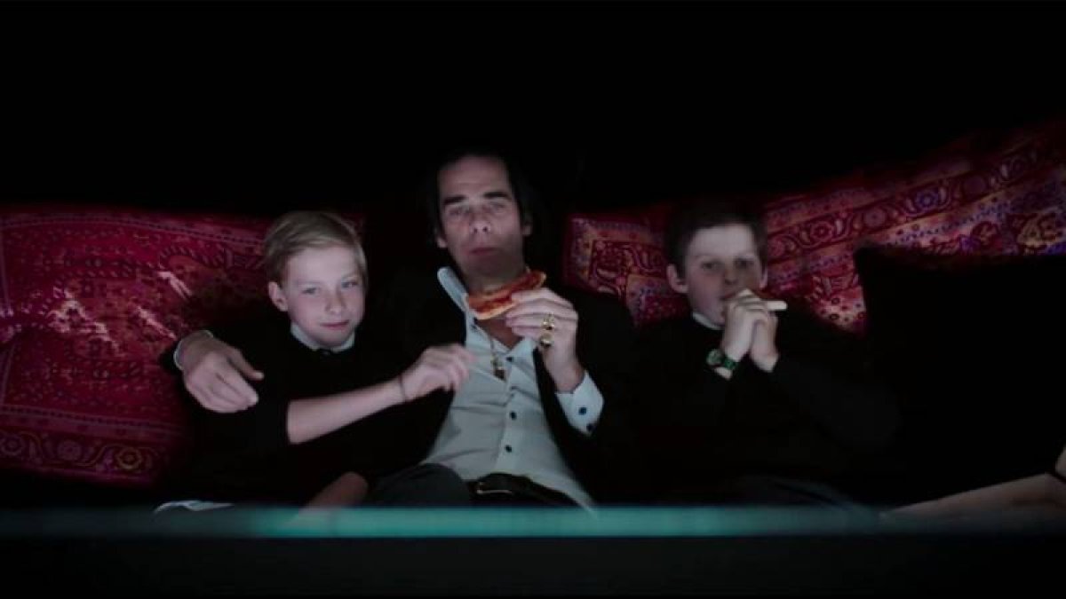 Nick Cave y sus hijos, Arthur (izquierda) y Earle, en el documental '20.000 días en la tierra.