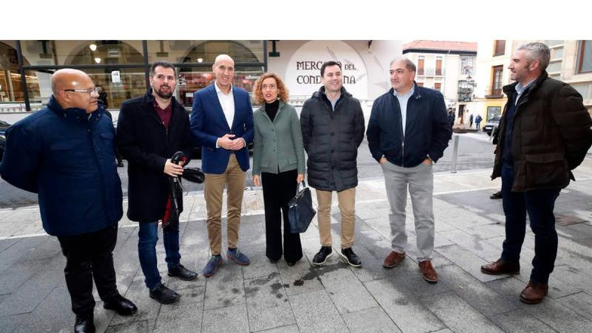 Faustino Sánchez, Luis Tudanca, José Antonio Diez, Meritxell Batet, Javier Alfonso Cendón y José Pellitero, ayer en León. RAMIRO