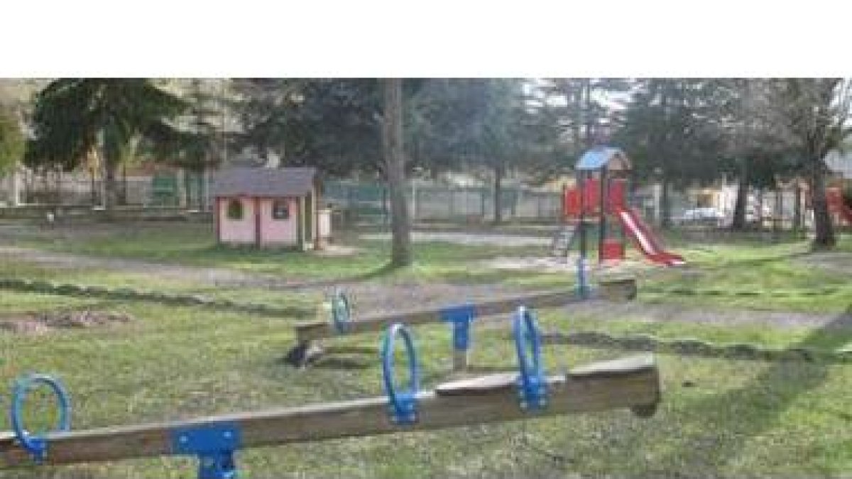 La remodelación del parque infantil será una de las nuevas actuaciones que pretende realizar el Ayun