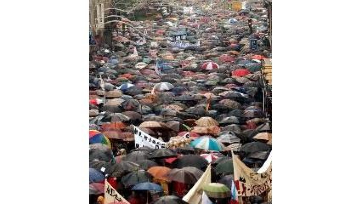 Más de 200.000 personas participaron en la manifestación pese al frío y la lluvia