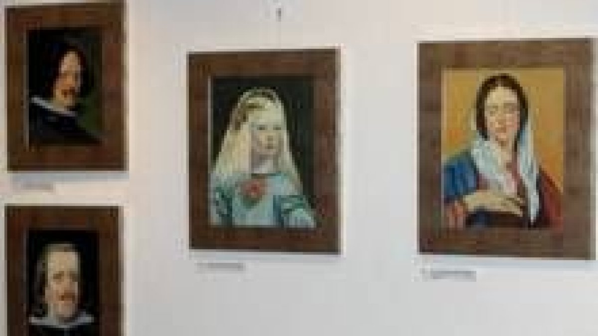Algunos de los cuadros de la exposición de Pelayo en Pinilla