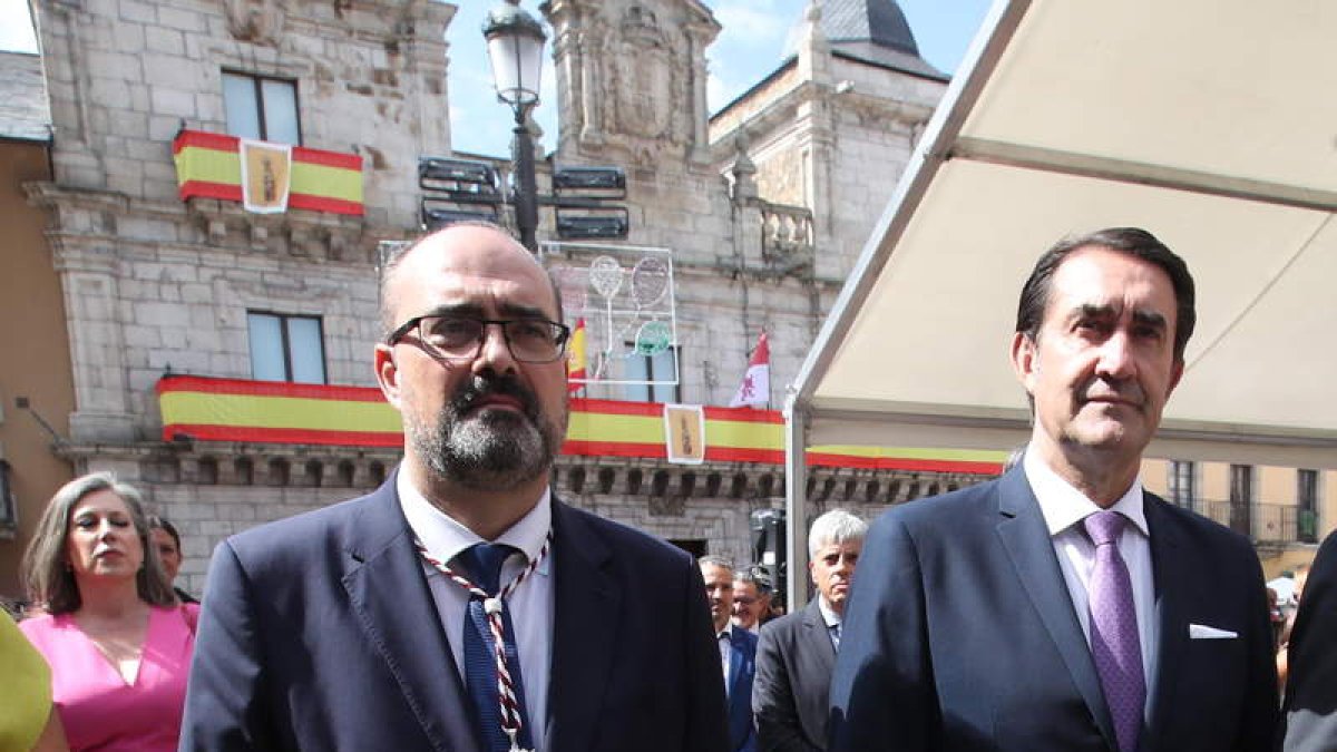 Marco Morala con Juan Carlos Suárez-Quiñones, el Día de la Encina. L. DE LA MATA