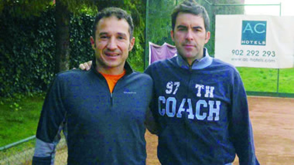 César Ordóñez, finalista, y Roberto González.