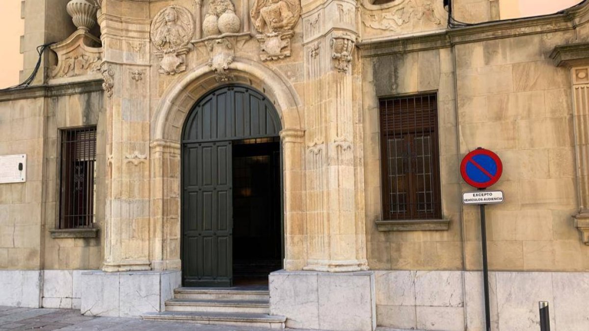 Fachada de la Audiencia Provincial de León. DL