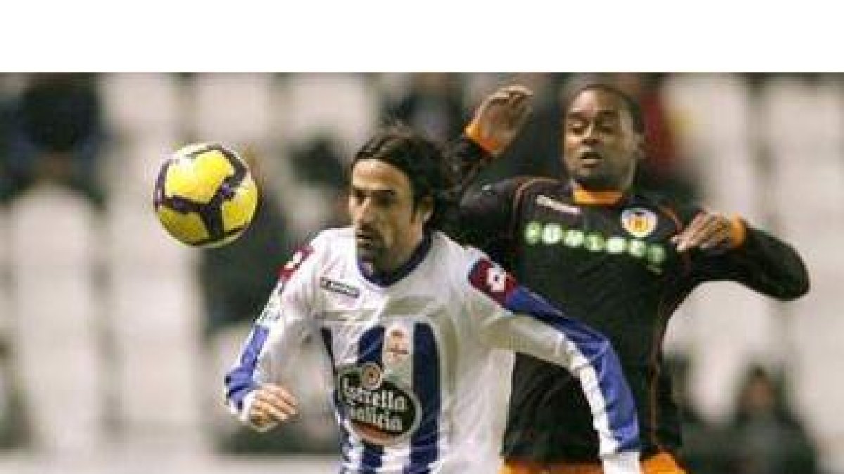 Miguel Brito (d) suma dos altercados extradeportivos graves desde que fichó por el Valencia.