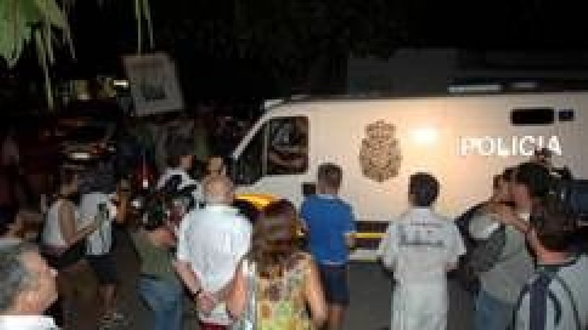 Un furgón policial traslada a Julián Muñoz a la prisión de Alhaurín de la Torre