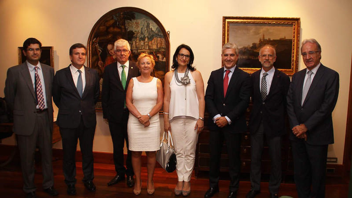 Firma del convenio entre Caja España-Duero, la ULE, el Instituto y la asociación de Empresa Familiar.