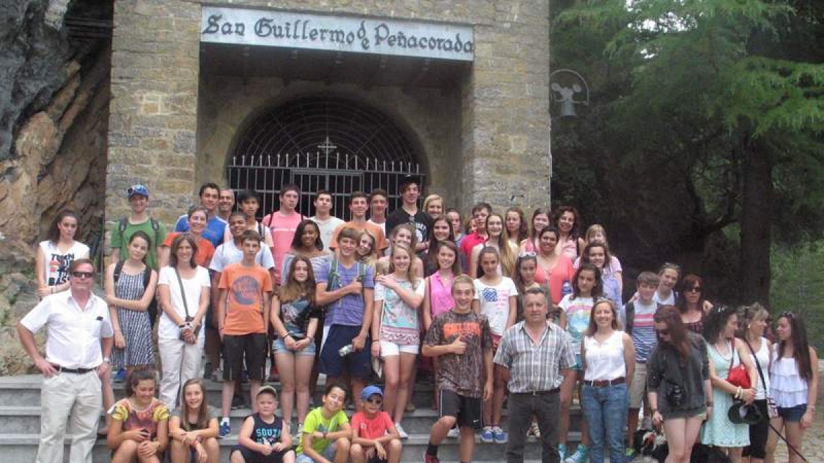 Los jóvenes visitaron a la ermita de San Guillermo.