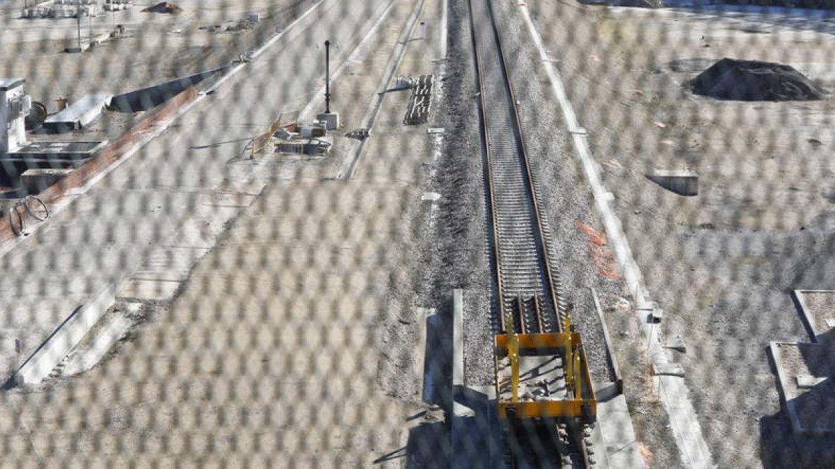 Plataforma de alta velocidad en la Variante de Pajares, junto al emboquille del túnel de La Pola de Gordón. MARCIANO PÉREZ