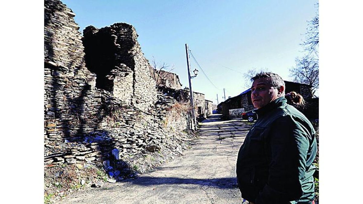 Casas quemadas en Forna.