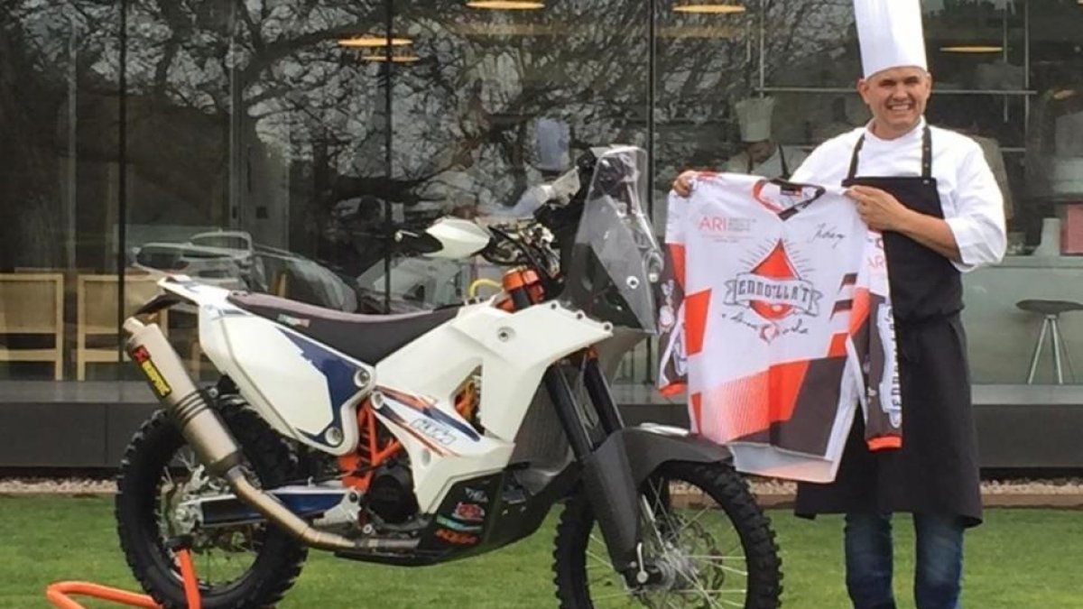 Nandu Jubany, en Can Jubany con la KTM con la que participará en el Dakar 2017.