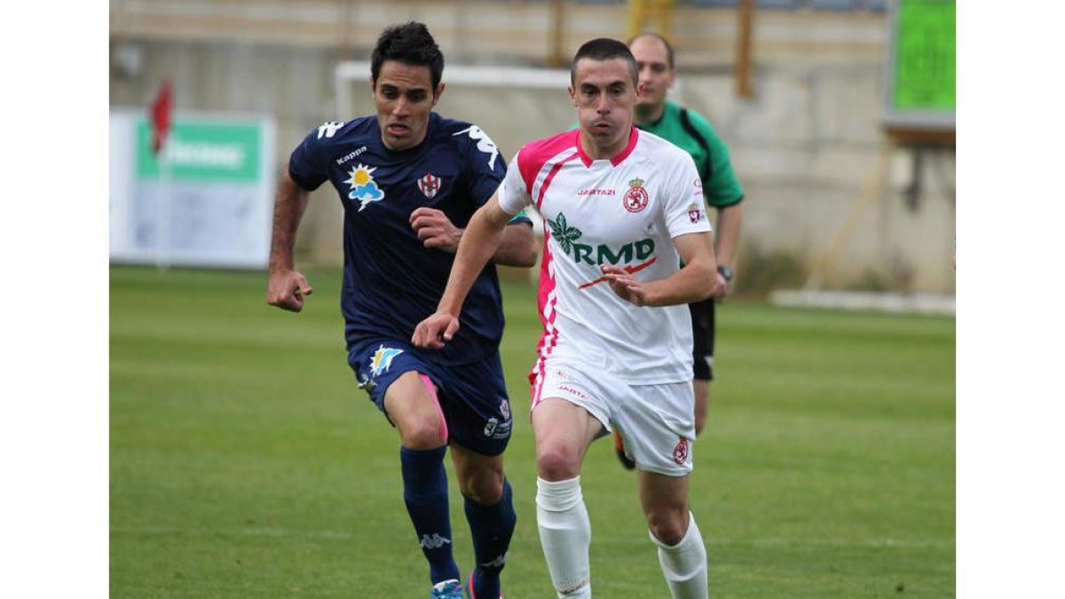 El futbolista riojano Mario Villar, con la camiseta de la Cultural la temporada pasada.