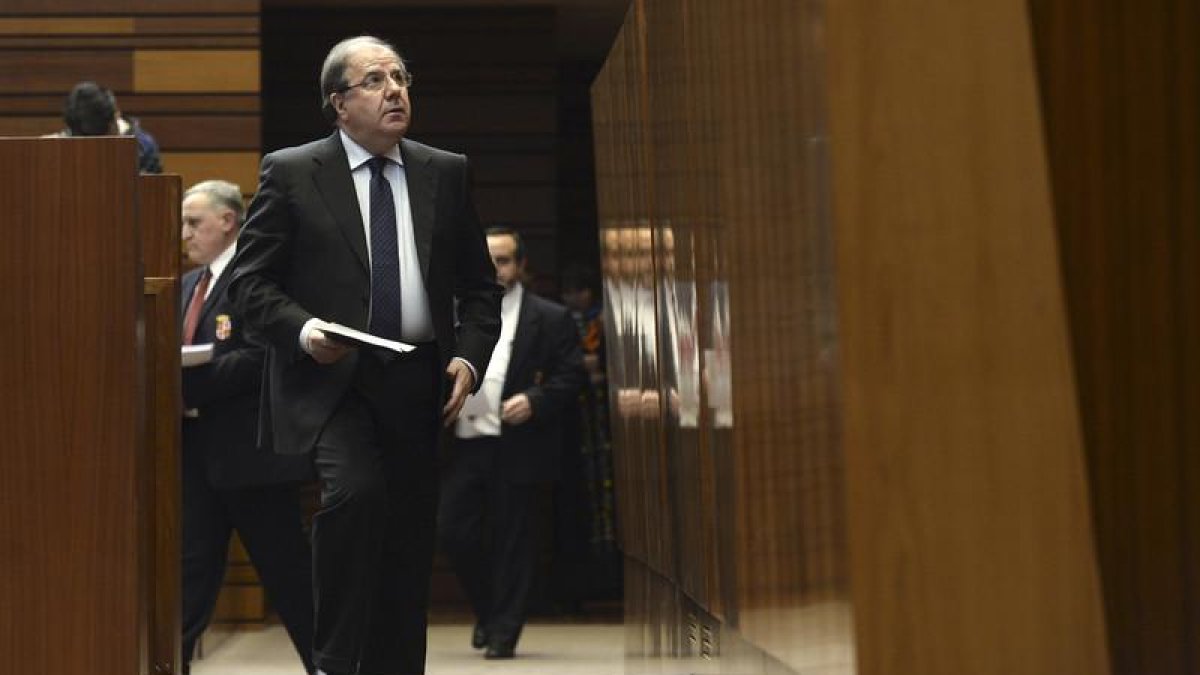 El presidente de la Junta de Castilla y León, Juan Vicente Herrera en el Parlamento autonómico.