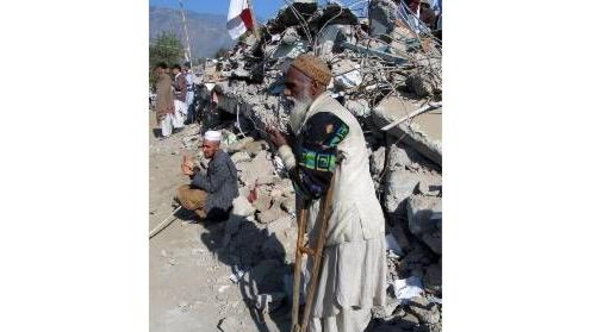Un superviviente del terremoto que asoló Paquistán, en Balakot