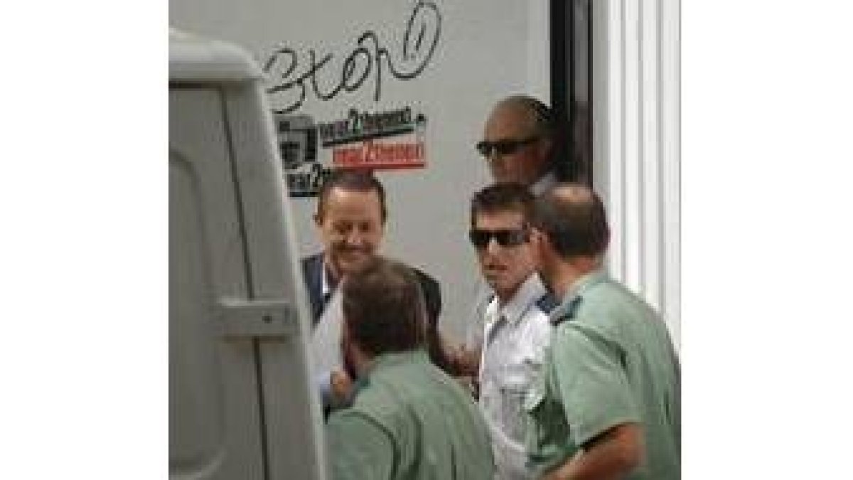 Julián Muñoz, ayer, a su salida de los juzgados de Marbella