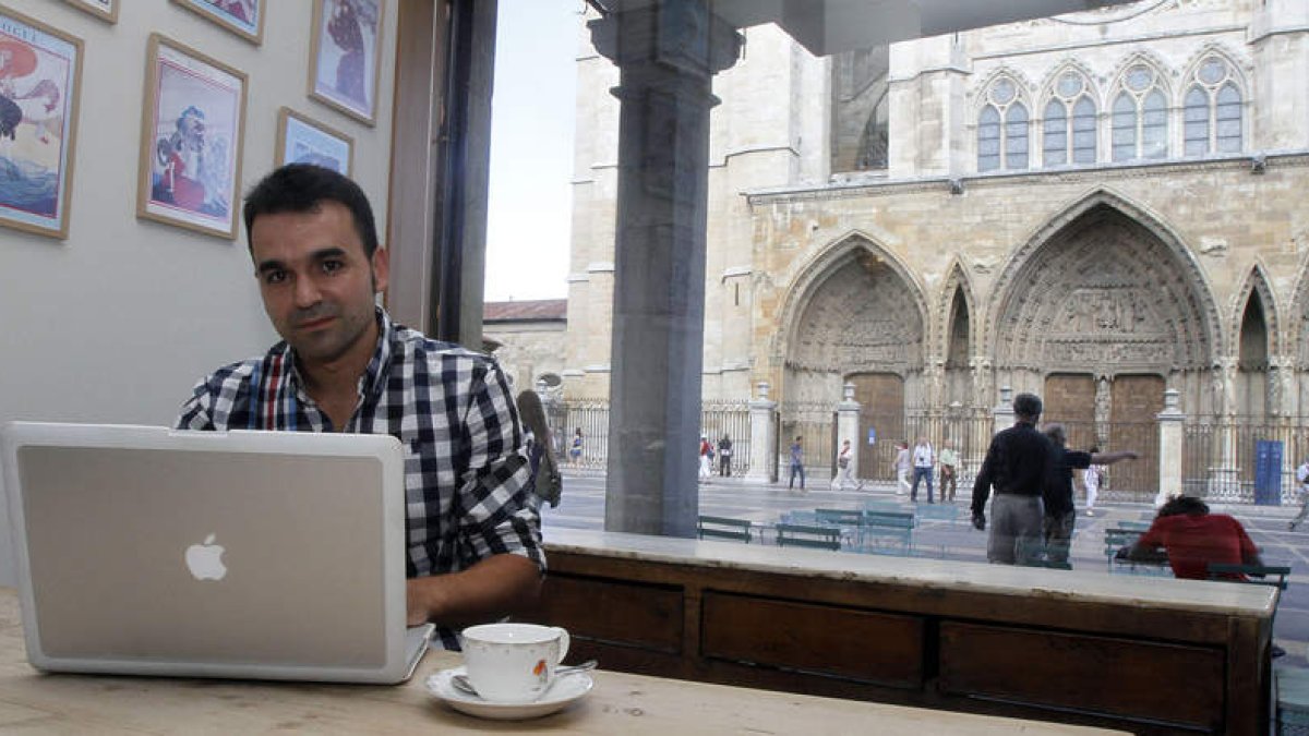 El maestro leonés Manu Velasco con su blog educativo gana el segundo premio de Educa.net.