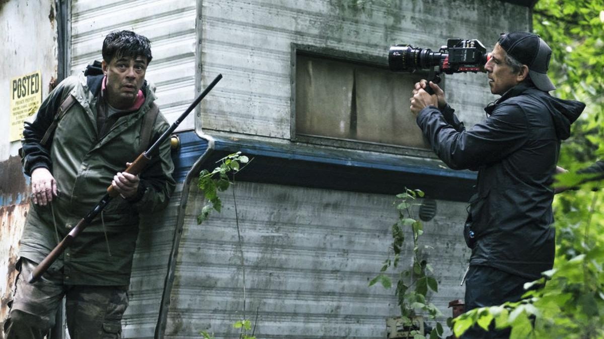 Benicio del Toro y Ben Stiller, durante la grabación de la miniserie Escape at Dannemora.