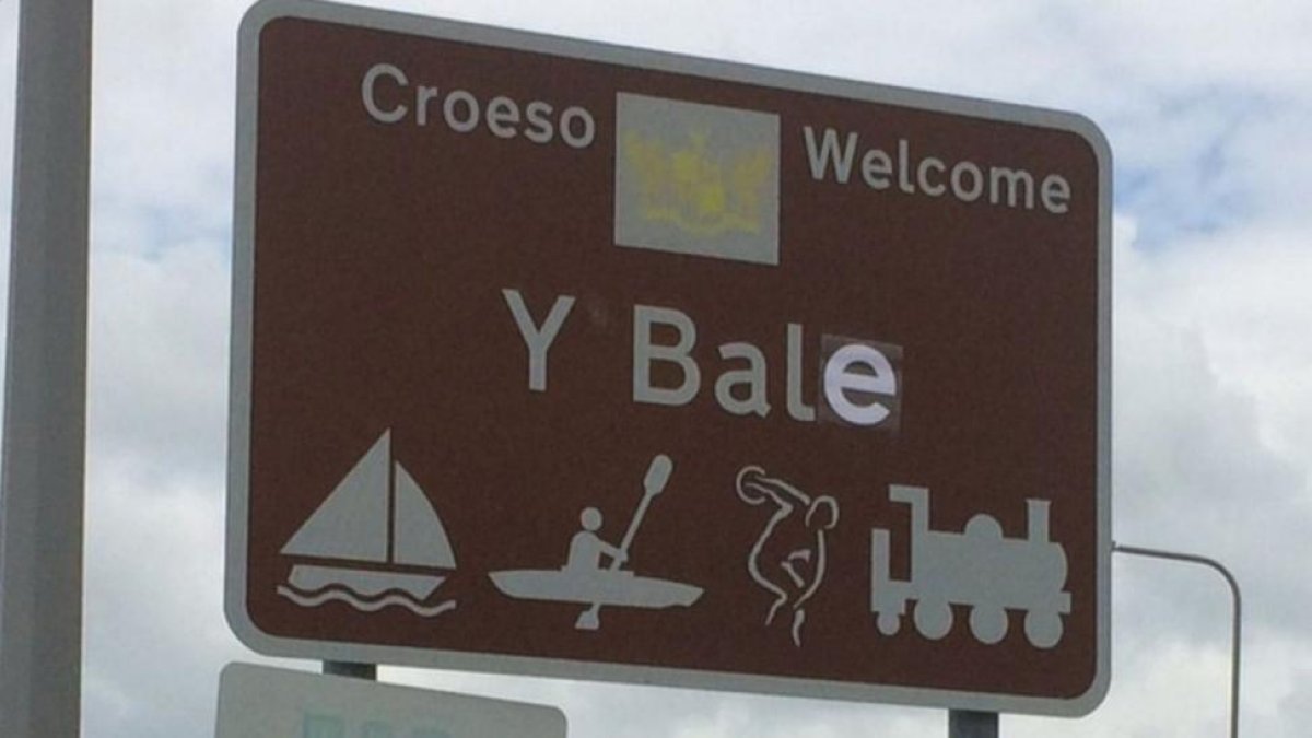 Una señal del pueblo galés de Bala, rebautizado como Bale durante la Eurocopa.