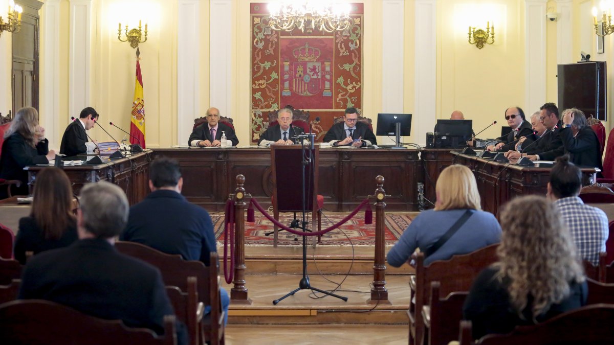 La Audiencia Provincial de León acoge el juicio contra seis acusados de estafar a más de 7.000 personas con cursos de formación en fitosanitarios. ICAL