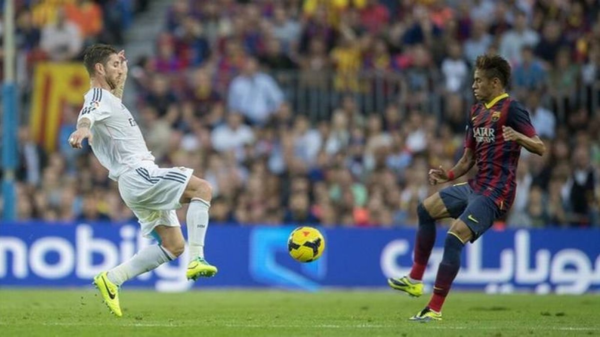 Sergio Ramos y Neymar, en el último clásico.