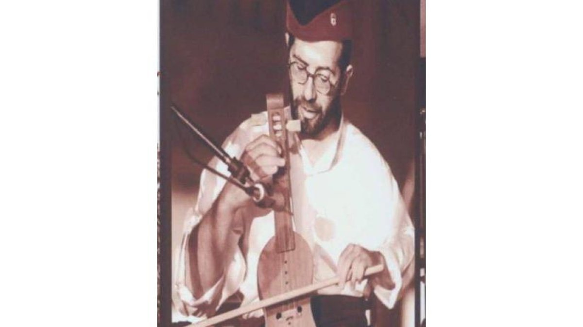 Miguel Ángel Badeso, músico tradicional de Villadangos