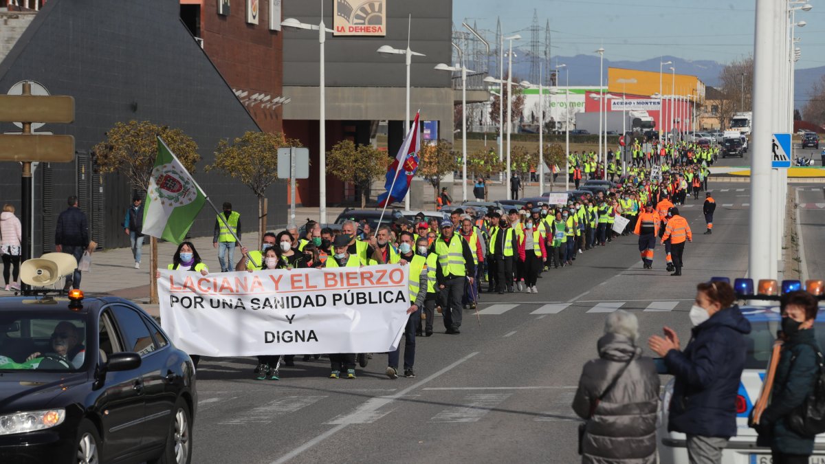 Marcha Blanca por la sanidad pública del Bierzo y Laciana el pasado mes de febrero. ANA F. BARREDO