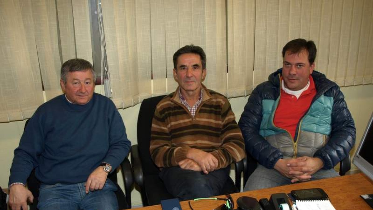 Tomás Alonso, Tomás Pérez y Antonio Mendoza reivindican el protagonismo de Picos.