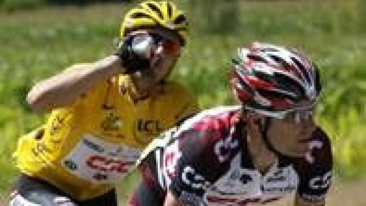 El suizo Fabian Cancellara deja el mallot amarillo al alemán Gerdemann