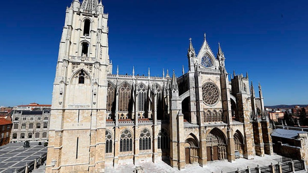 La Catedral es una de las joyas arquitectónicas de León que Vox incluye en su lista. MARCIANO PÉREZ