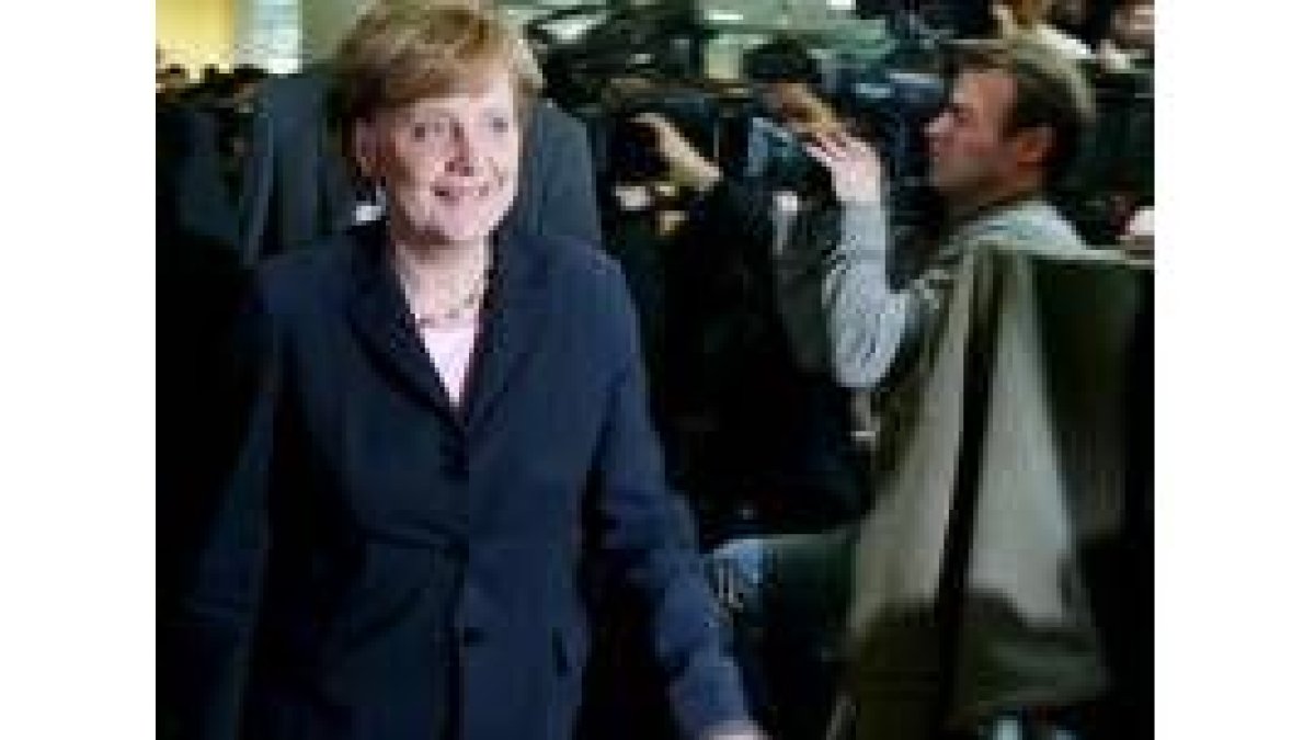 Ángela Merkel se dispone a comparecer ante la prensa por primera vez como la canciller