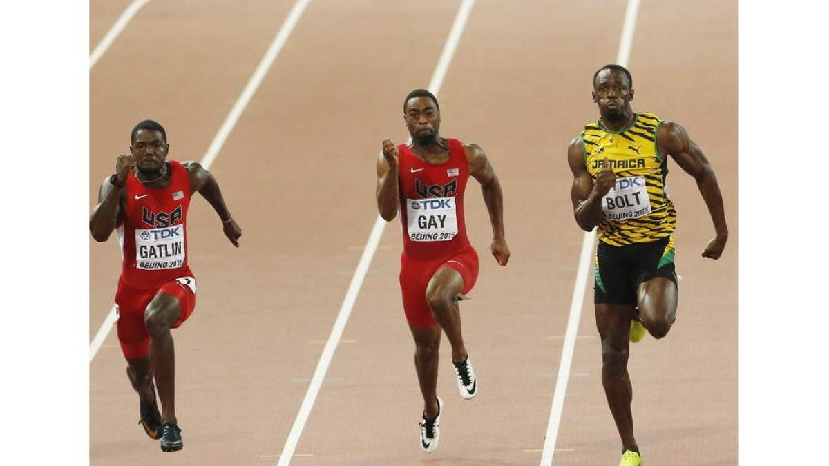 Bolt retuvo su cetro mundial, a pesar de la amenaza de Gatlin.